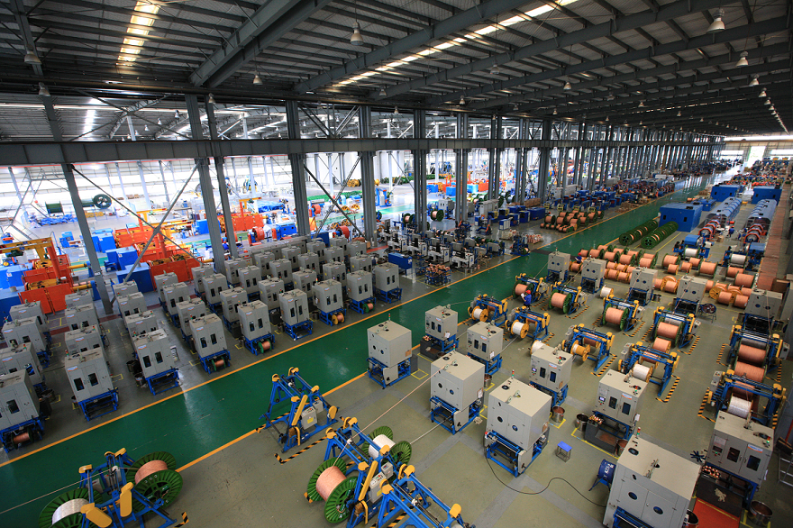 尚緯股份超高壓特種電纜智能制造水平車間一角。.png
